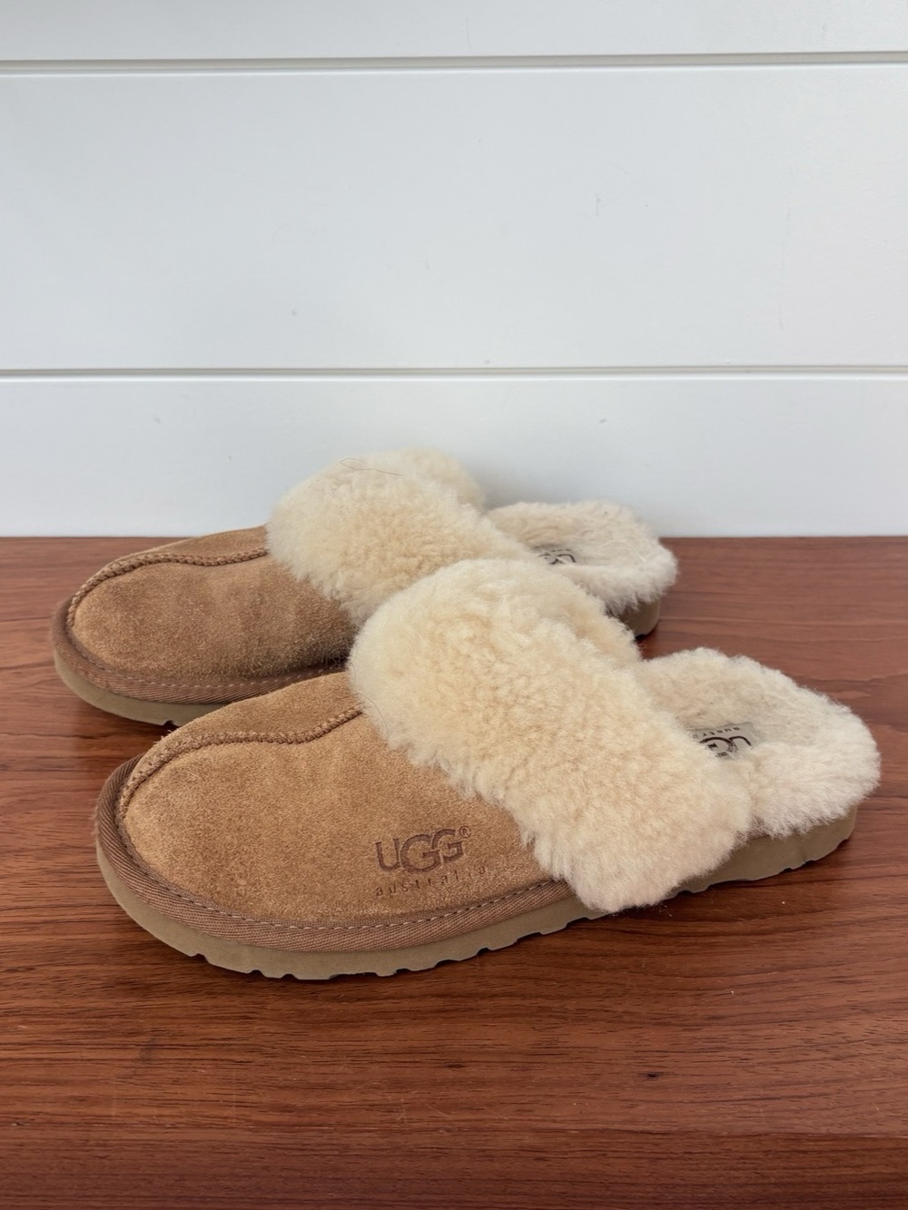UGG Kids Cozy II Slippers Chestnut Brown Shearling Lined Suede Slip-On Unisex 3